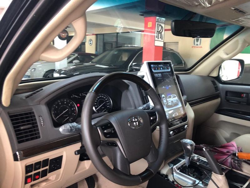 Toyota Land Cruiser • 2019 • 54 km 2