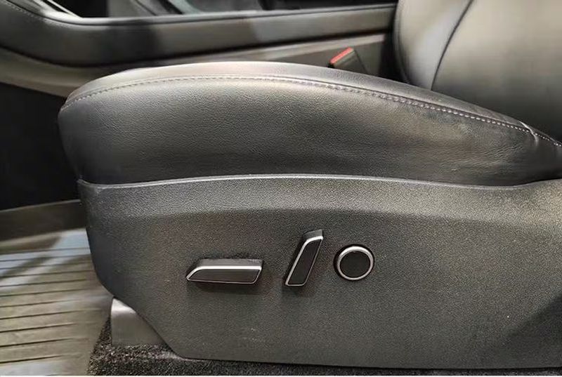 Tesla Model Y • 2023 • 86,000 km 8