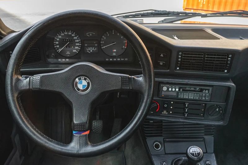 BMW M5 • 1987 • 151,000 km 8