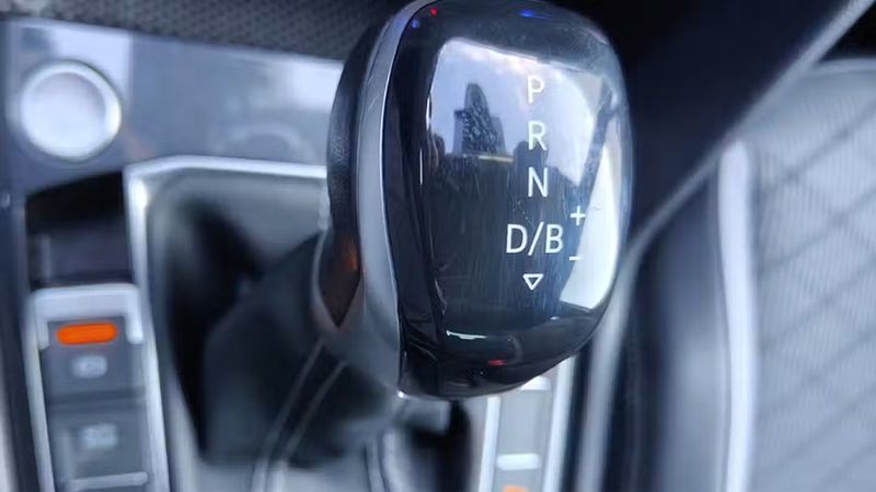 Volkswagen Tiguan • 2023 • 24,500 km 4