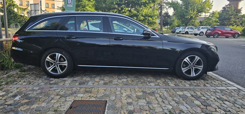 Mercedes-Benz E • 2019 • 123,500 km 4
