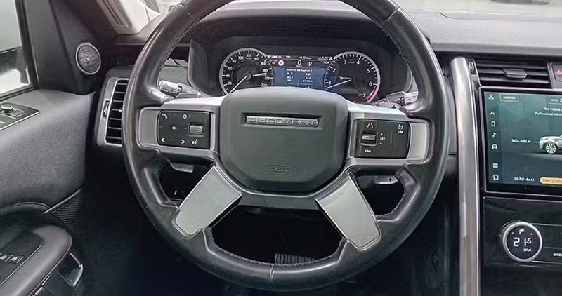 Land Rover Discovery • 2021 • 71,137 km 7