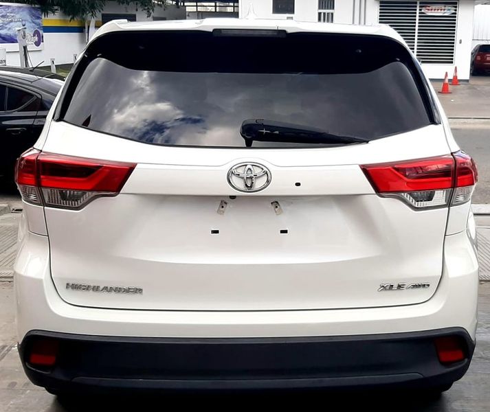 Toyota Highlander • 2018 • 87,000 mi 9
