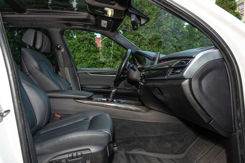BMW X5 • 2014 • 189,000 km 7