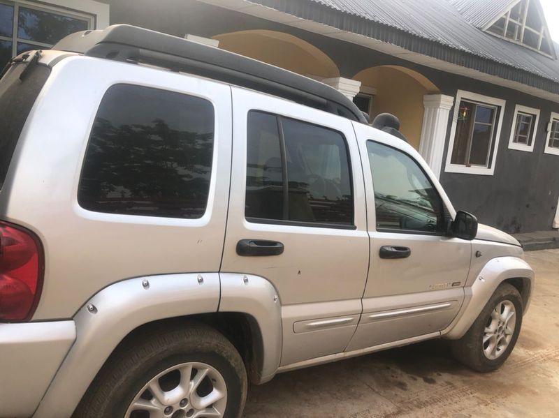 Jeep Liberty • 2004 • 240 km 7
