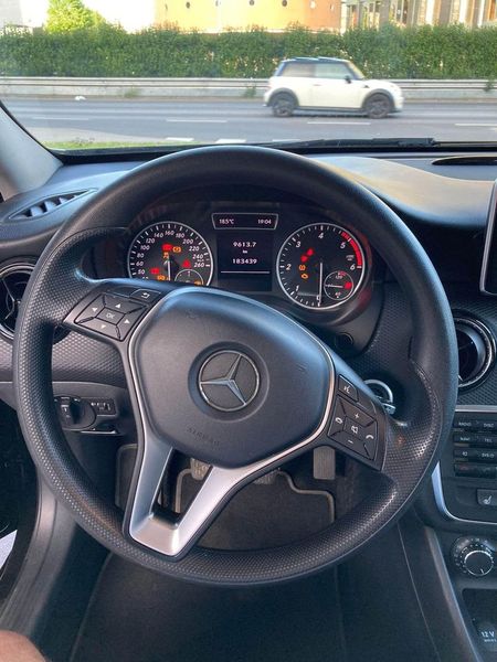 Mercedes-Benz A • 2015 • 60,000 km 3