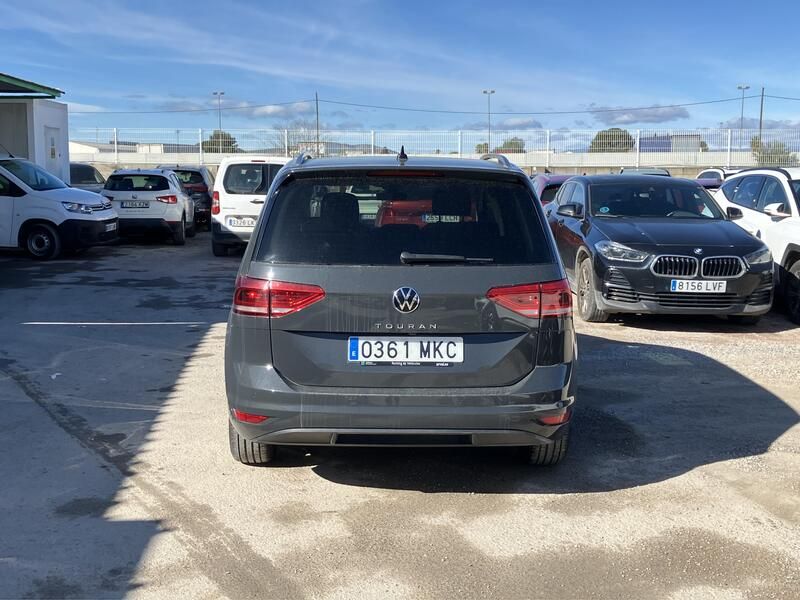 Volkswagen Touran • 2023 • 24,155 km 3