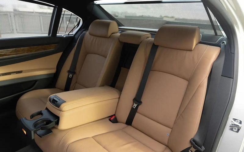 BMW 7 Series • 2009 • 182,000 km 8