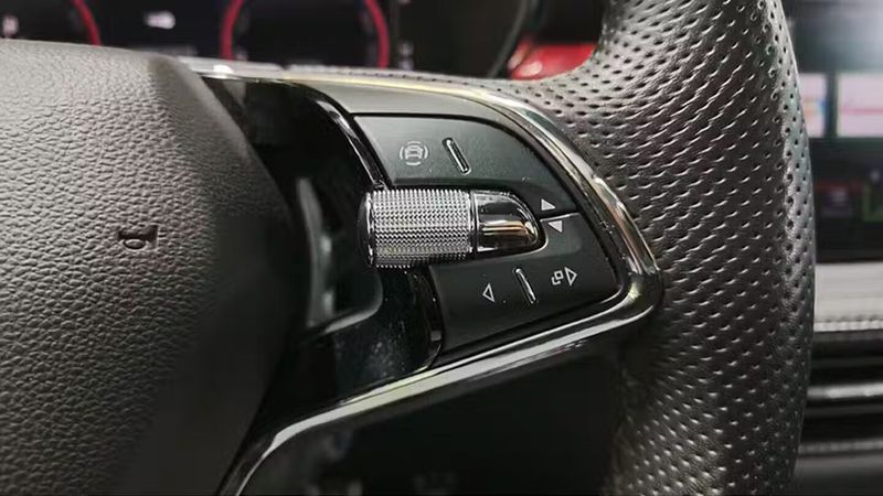 Škoda Fabia • 2022 • 67,247 km 12