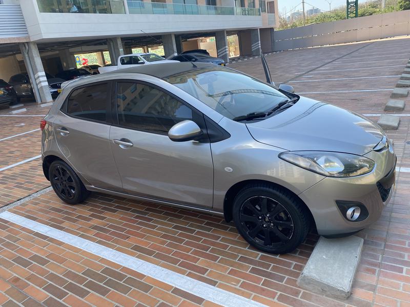 Mazda 2 • 2013 • 75,800 km 3