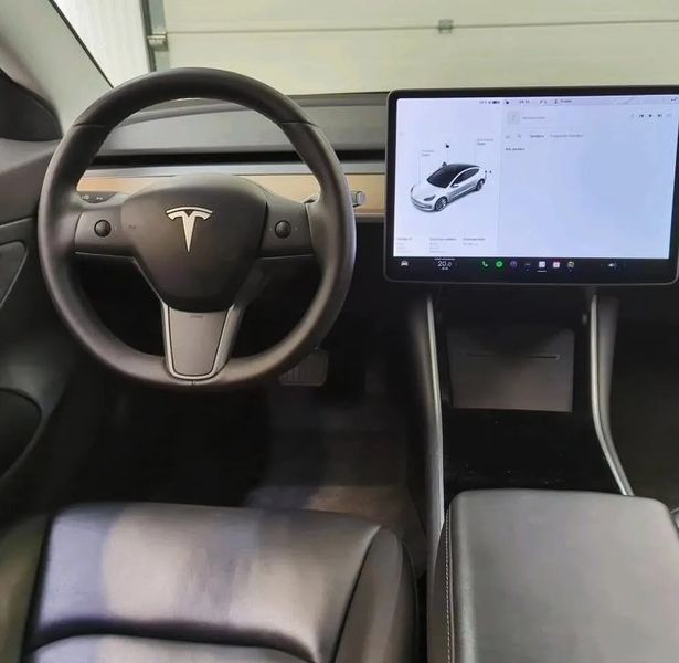 Tesla Model 3 • 2020 • 95,987 km 12