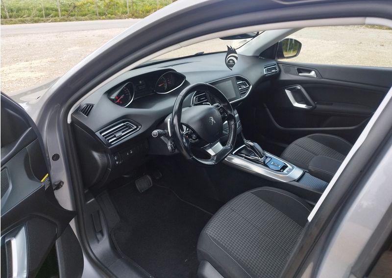 Peugeot 308 • 2019 • 140,000 km 5