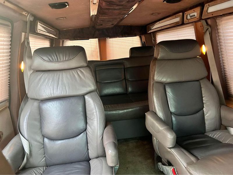 Chevrolet Astro Cargo • 1998 • 223,000 km 3