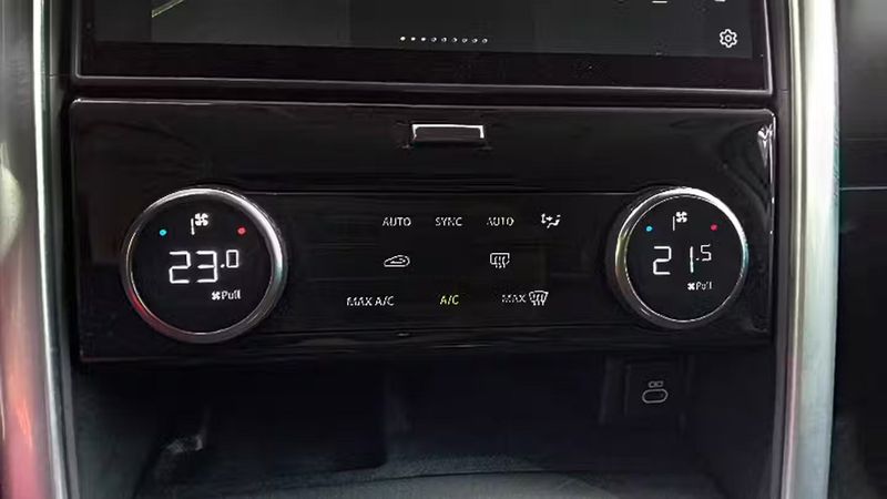 Land Rover Discovery • 2021 • 71,137 km 11