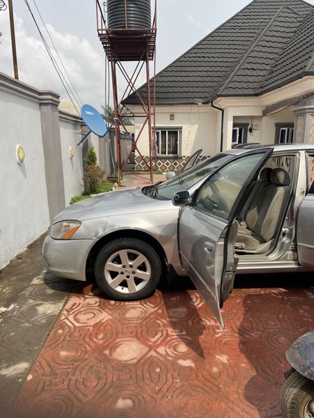 Nissan Altima • 2003 • 250,000 km 3