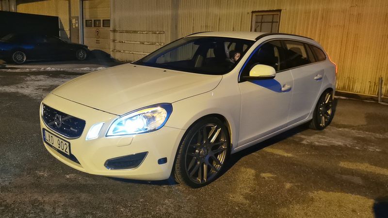 Volvo V60 • 2013 • 18,000 km 1