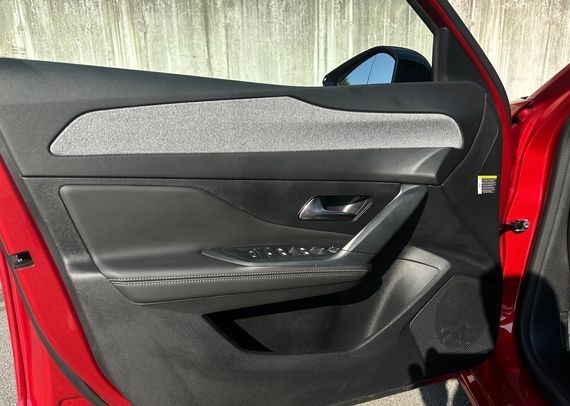 Peugeot 308 • 2024 • 8,300 km 10