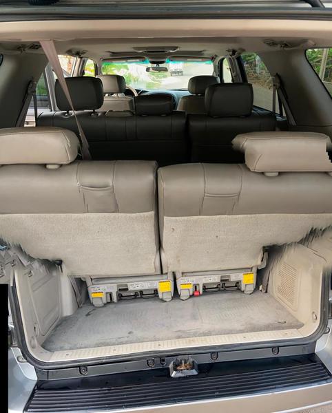 Toyota Sequoia • 2006 • 130,000 km 6