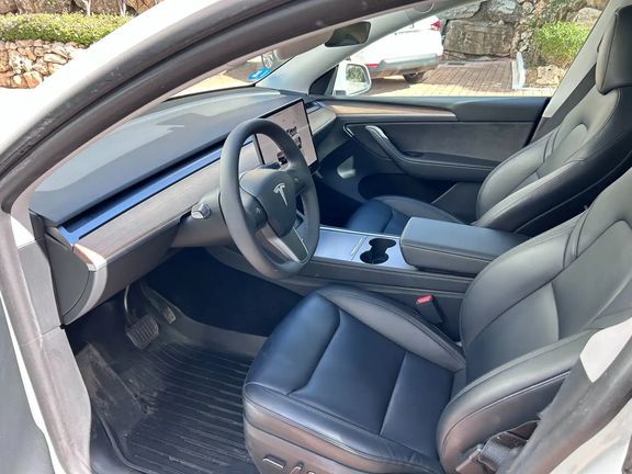 Tesla Model Y • 2023 • 57,000 km 5