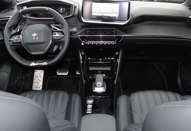 Peugeot 2008 • 2020 • 40,000 km 3