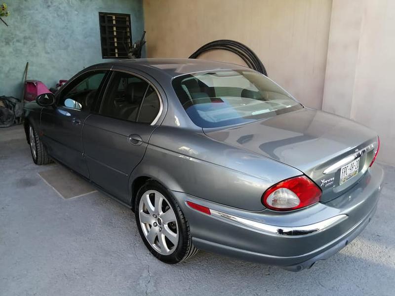 Jaguar X-Type • 2004 • 140,000 km 1