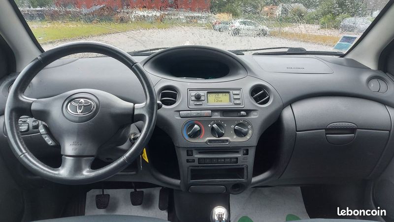 Toyota Auris • 2005 • 180,000 km 3