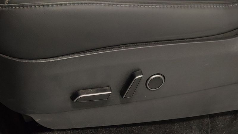 Tesla Model Y • 2022 • 36,413 km 10