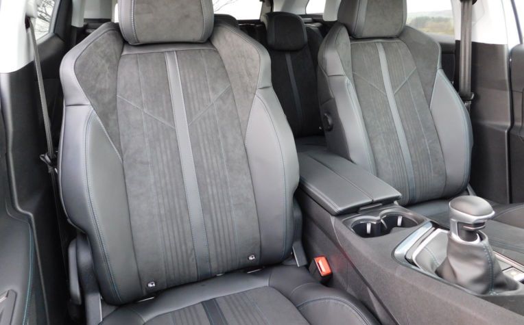 Peugeot 3008 • 2018 • 121,000 km 3