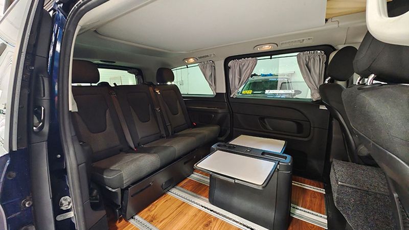 Mercedes-Benz 210 Van • 2018 • 99,731 km 12