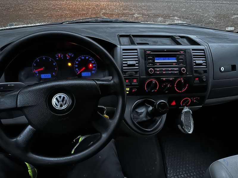Volkswagen T5 Transporter Shuttle • 2009 • 149,000 km 14