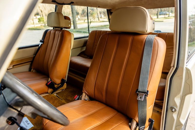 Land Rover Range Rover • 1980 • 61,000 km 10