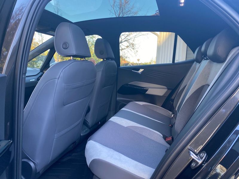 Volkswagen ID.4 • 2021 • 24,500 km 6