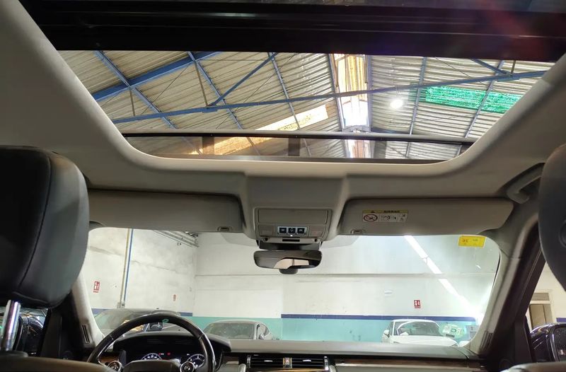 Land Rover Discovery • 2018 • 168,437 km 3