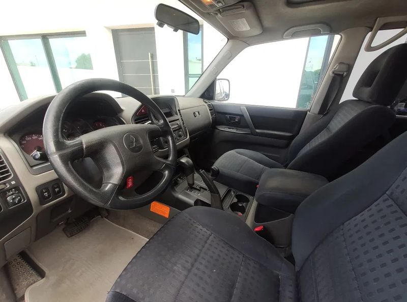 Mitsubishi Pajero • 2000 • 80,000 km 4