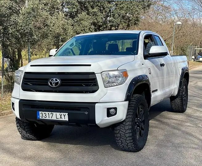 Toyota Tundra • 2016 • 90,000 km 1