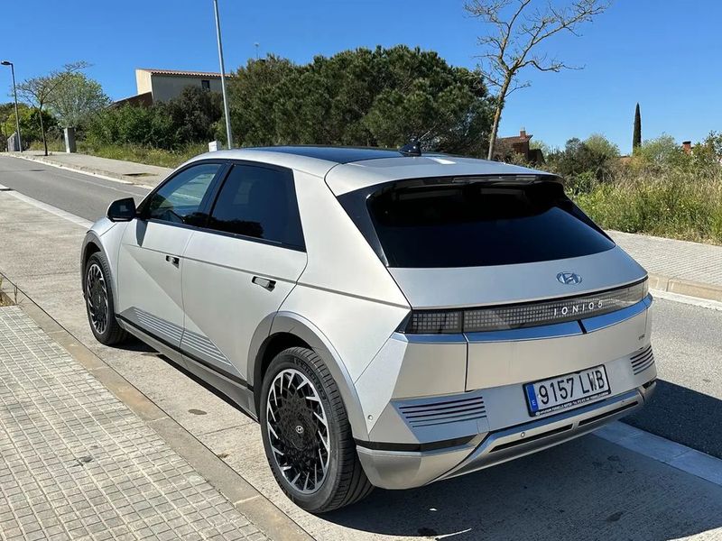 Hyundai Ioniq Electric • 2022 • 42,200 km 6