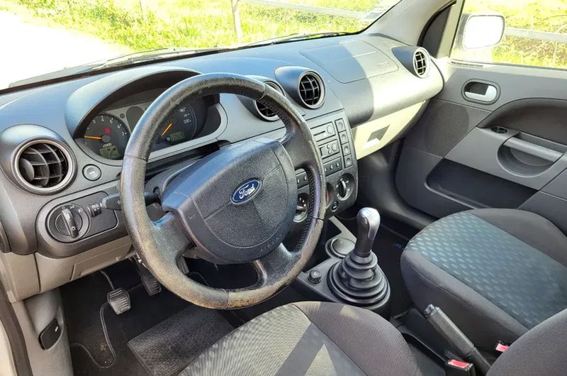 Ford Fiesta • 2002 • 220,000 km 2