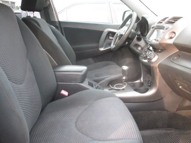 Toyota RAV4 • 2016 • 80,000 km 3