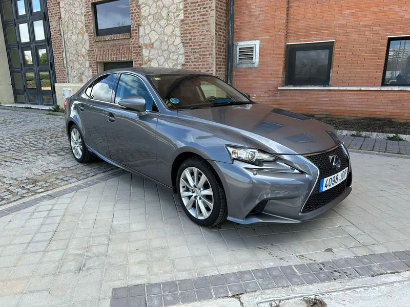Lexus IS • 2015 • 139,000 km 11