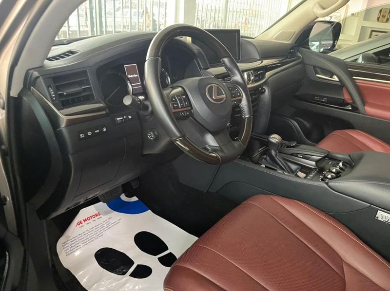 Lexus LX • 2021 • 2 km 3