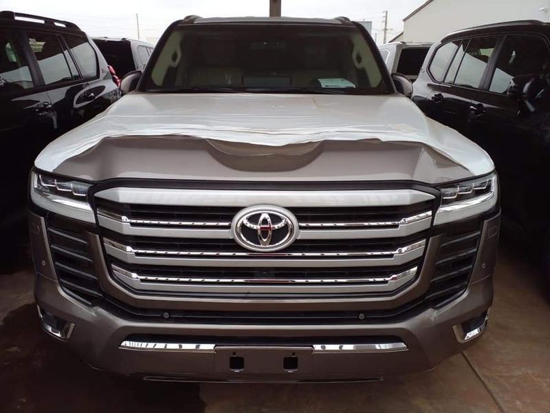 Toyota Land Cruiser • 2018 • 50,000 km 2