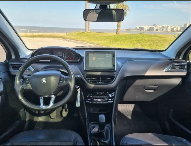 Peugeot 2008 • 2019 • 80,500 km 10