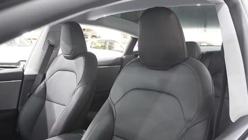 Tesla Model 3 • 2024 • 2,750 km 29