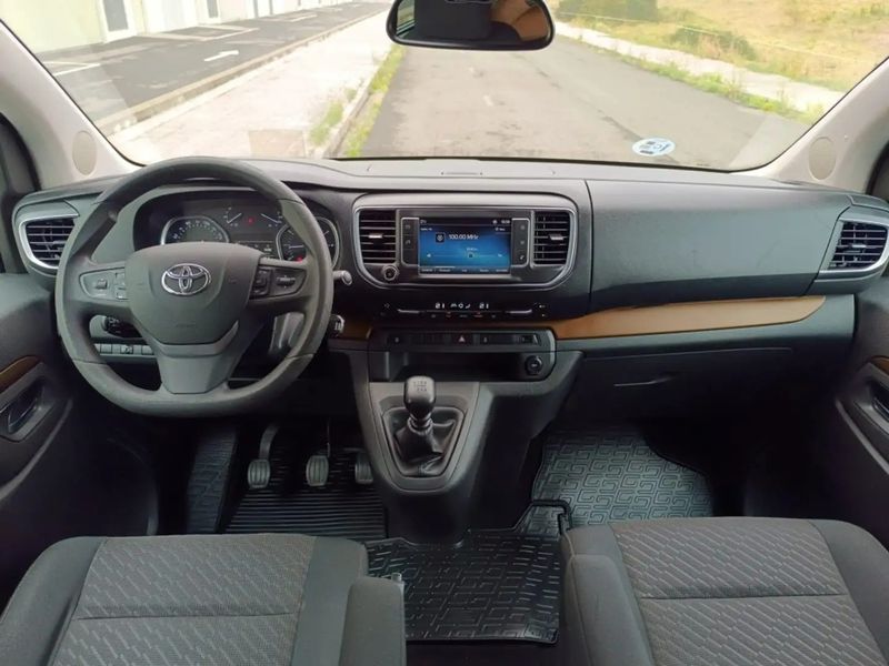 Toyota Corona • 2017 • 190,000 km 10