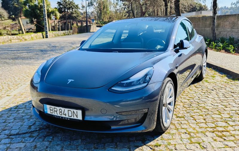Tesla Model 3 • 2021 • 2,021 km 1
