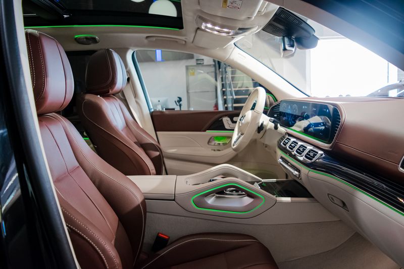 Mercedes-Benz Maybach • 2024 • 3,800 km 8