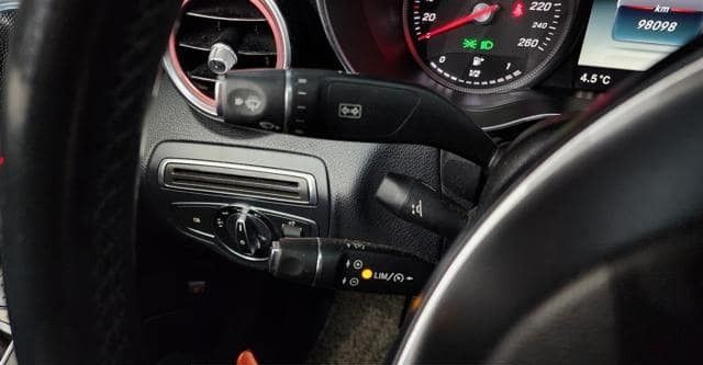 Mercedes-Benz C-Class • 2015 • 98,000 km 24