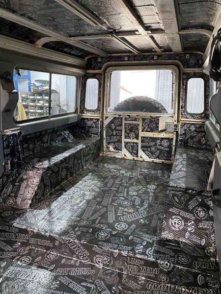 Land Rover Defender • 1997 • 90,000 km 3