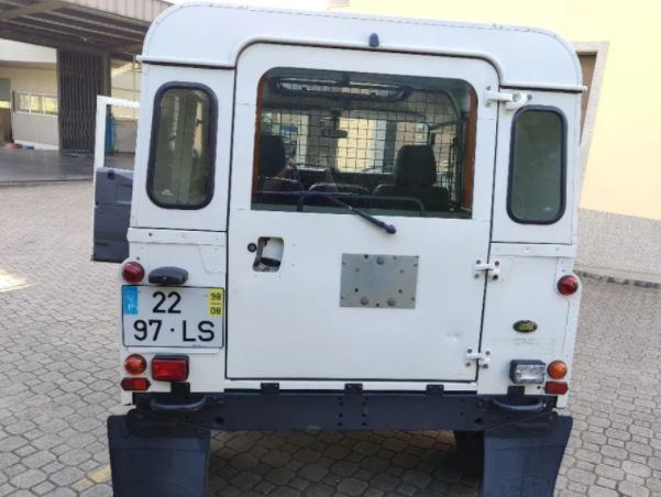 Land Rover Defender • 1998 • 163,570 km 2