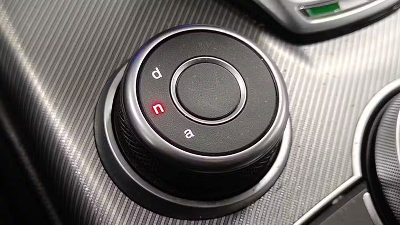 Alfa Romeo Giulia • 2023 • 24,656 km 14